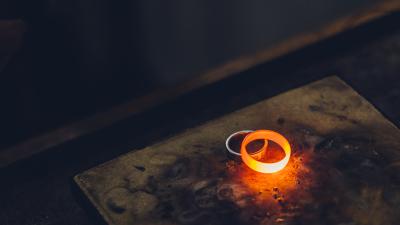 Glühender Ring auf Arbeitsplatte